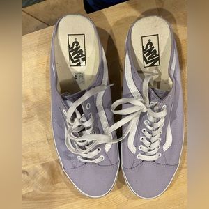 Women’s Vans sneaker Gray and White Lace up size 11